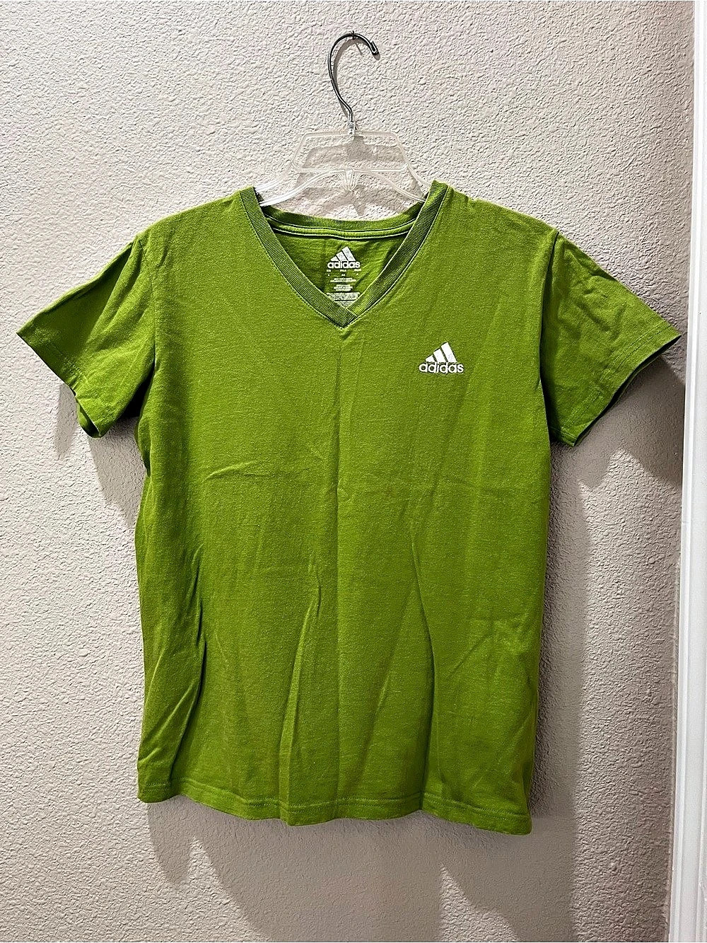 adidas Women'Small Green V-Neck Tee Size Small Like New